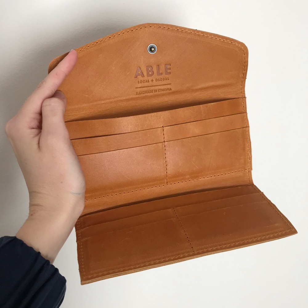 Able, Hailu, cognac wallet